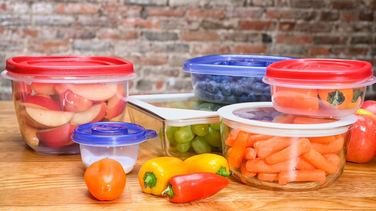 Plastic vs. Glass: Which Material is best for Food Storage?