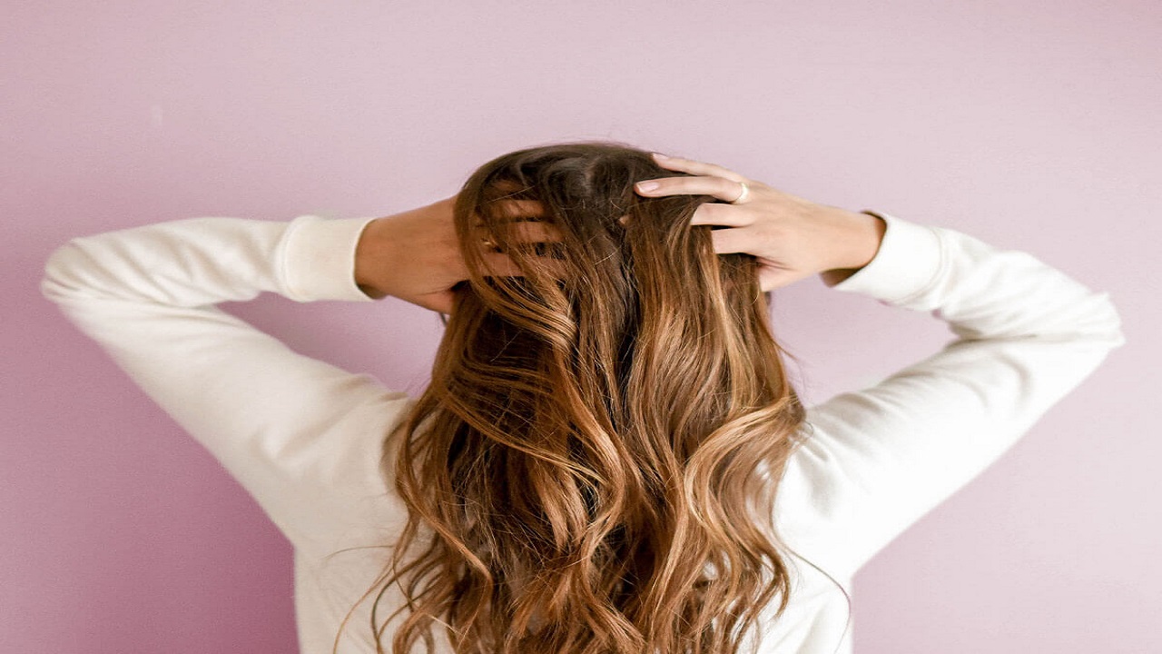 Customizable Beauty: Unveiling the Advantages of Invisible Weft Hair Extensions